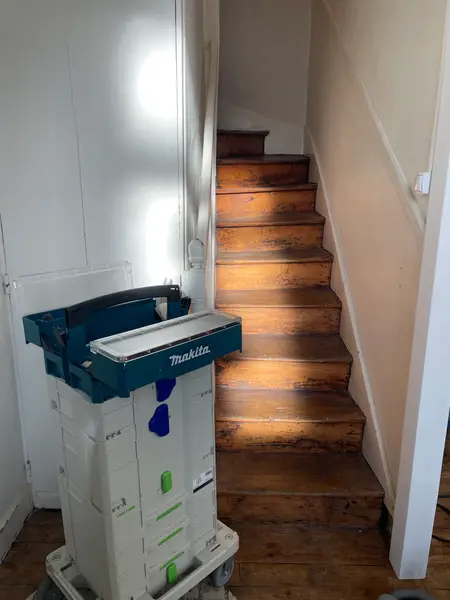 Remplacement de 3 marches, escalier ancien.